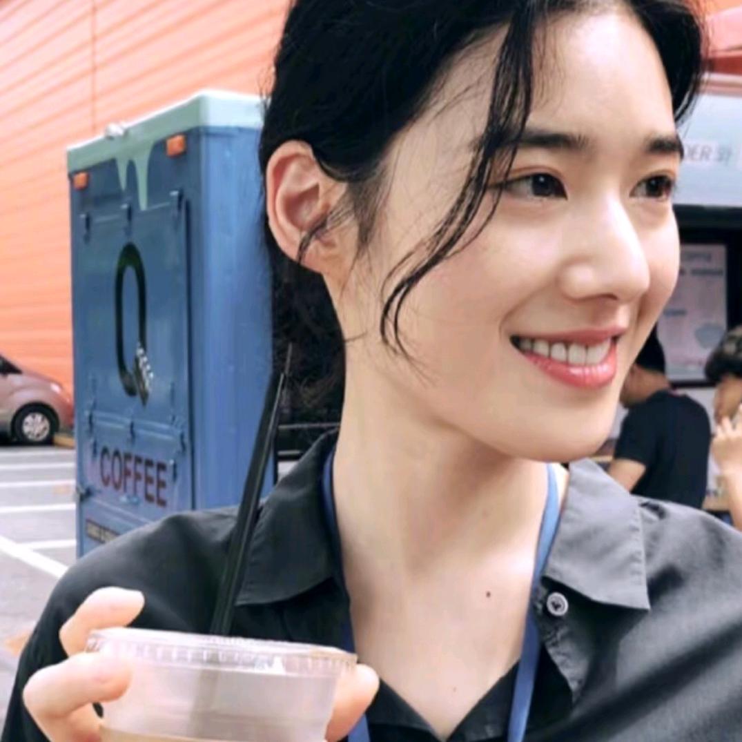 闪闪.