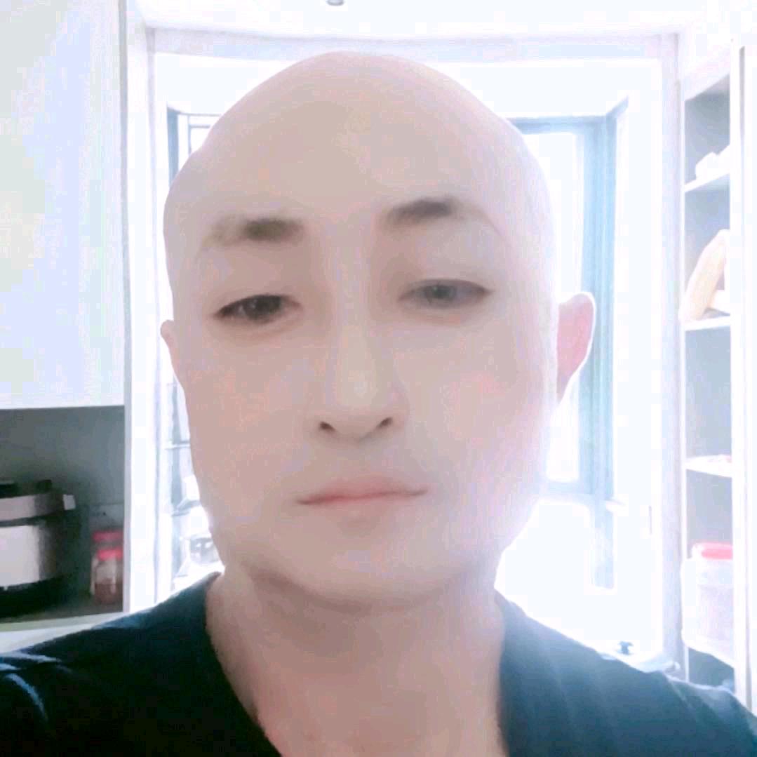 老何