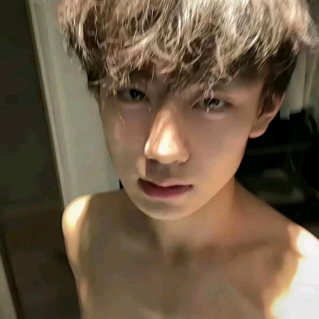 ต^⑉⦁ - ⦁⑉^ต੭.