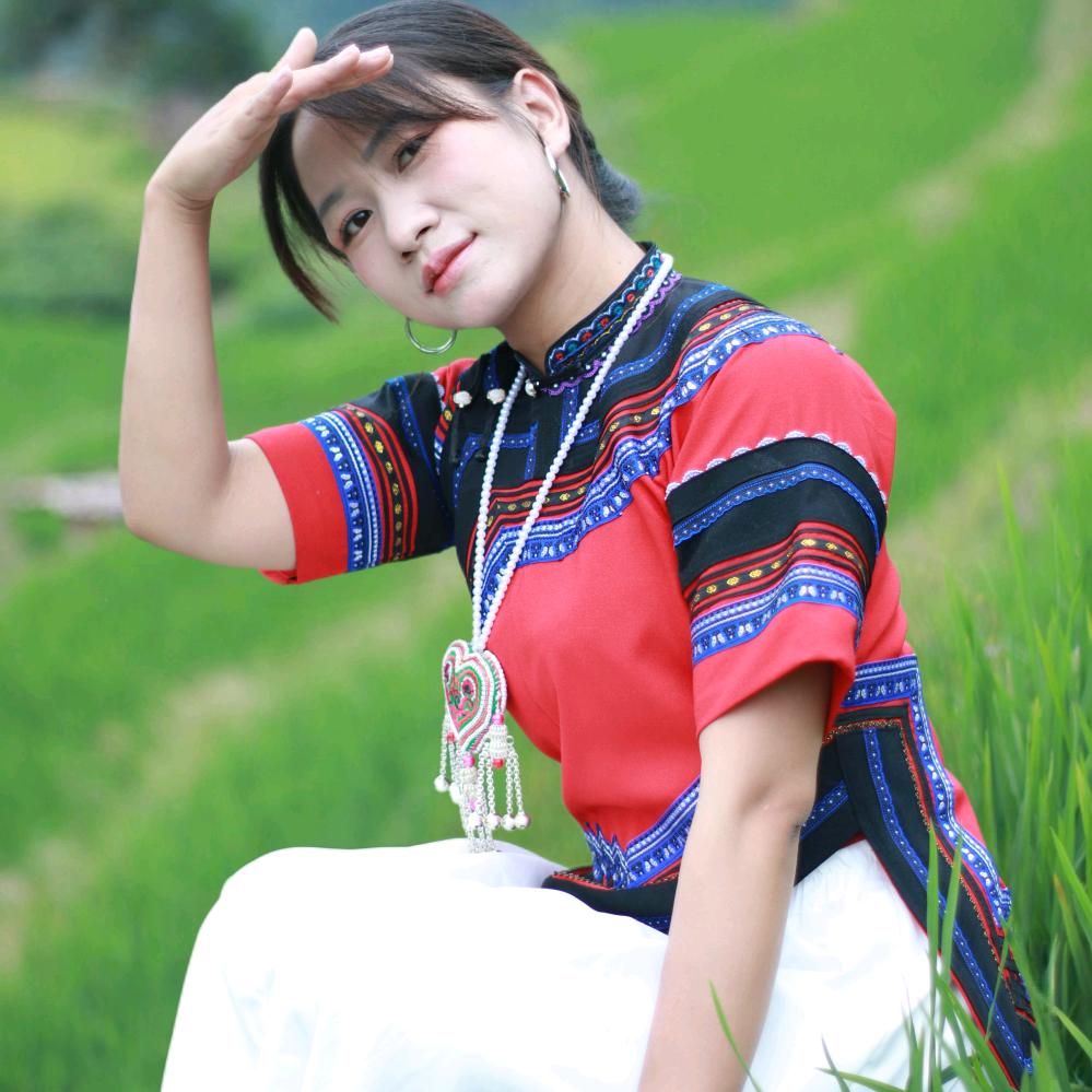 哈尼族🍁🍁小恩