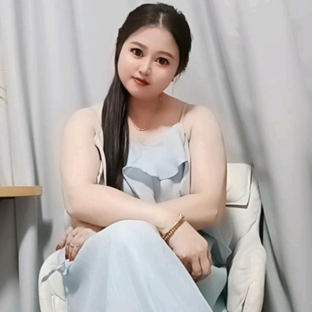 房产经纪人小芳
