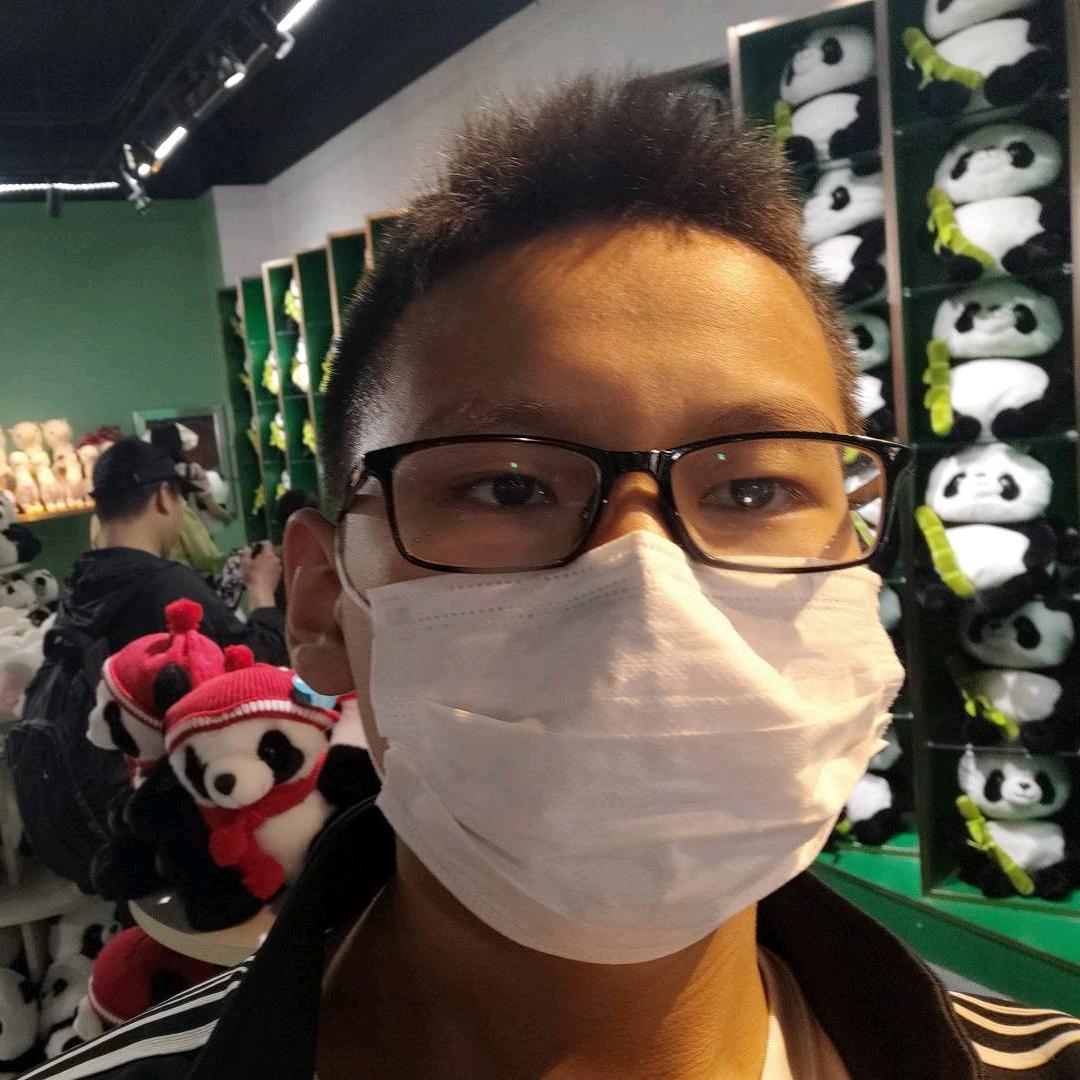 带口罩W嘉诚