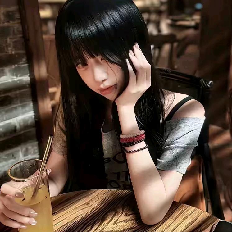 茜