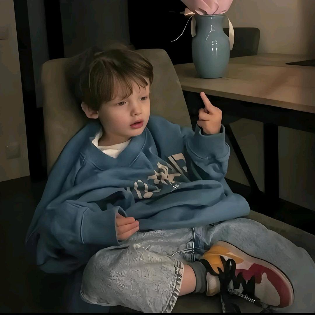 Ƹ
