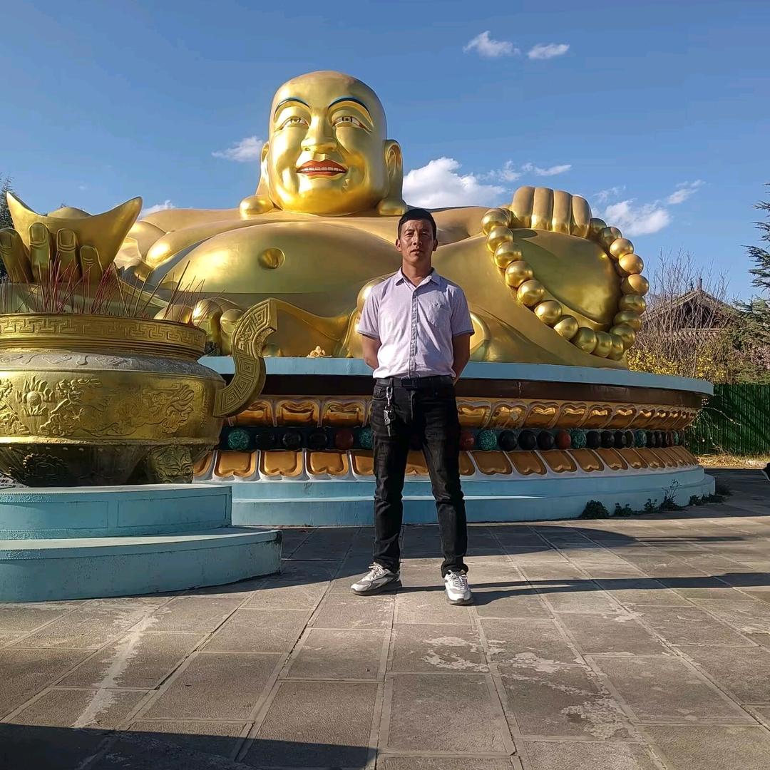 待人友善，独来独往