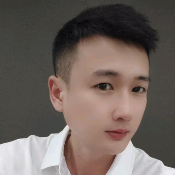 游不动的小辉