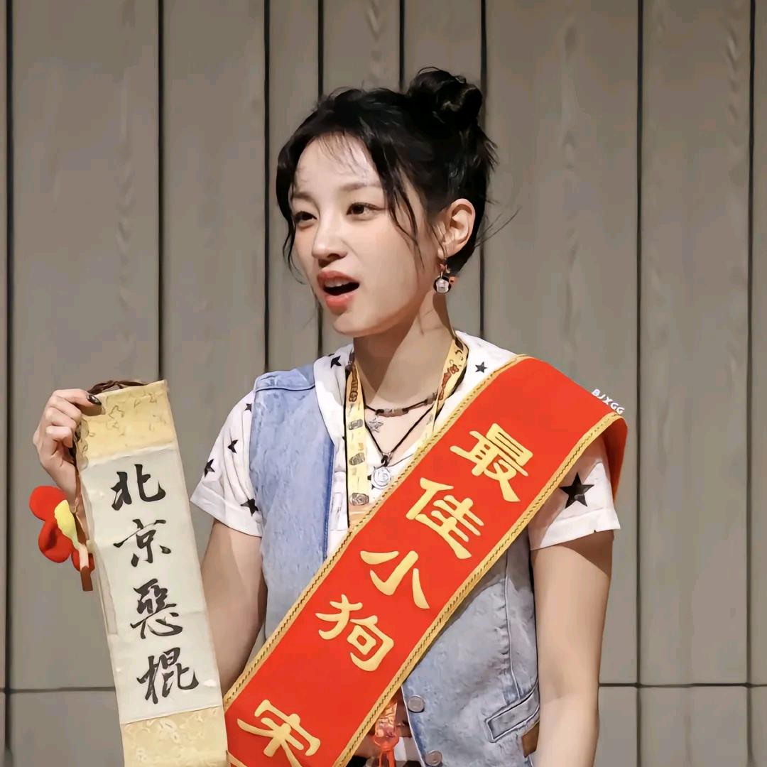 彤