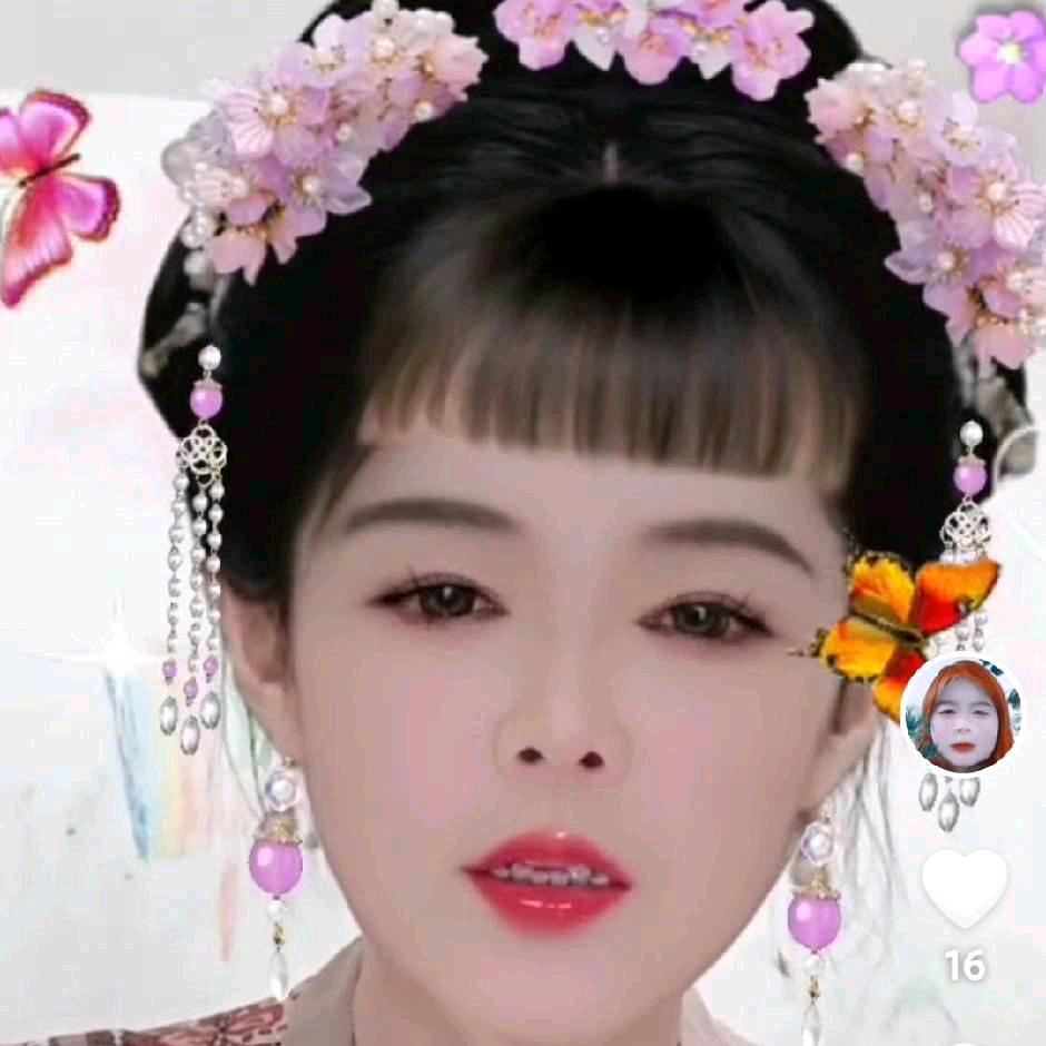 两个伊伊的奶奶