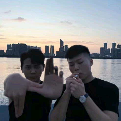 每天与神对视10秒