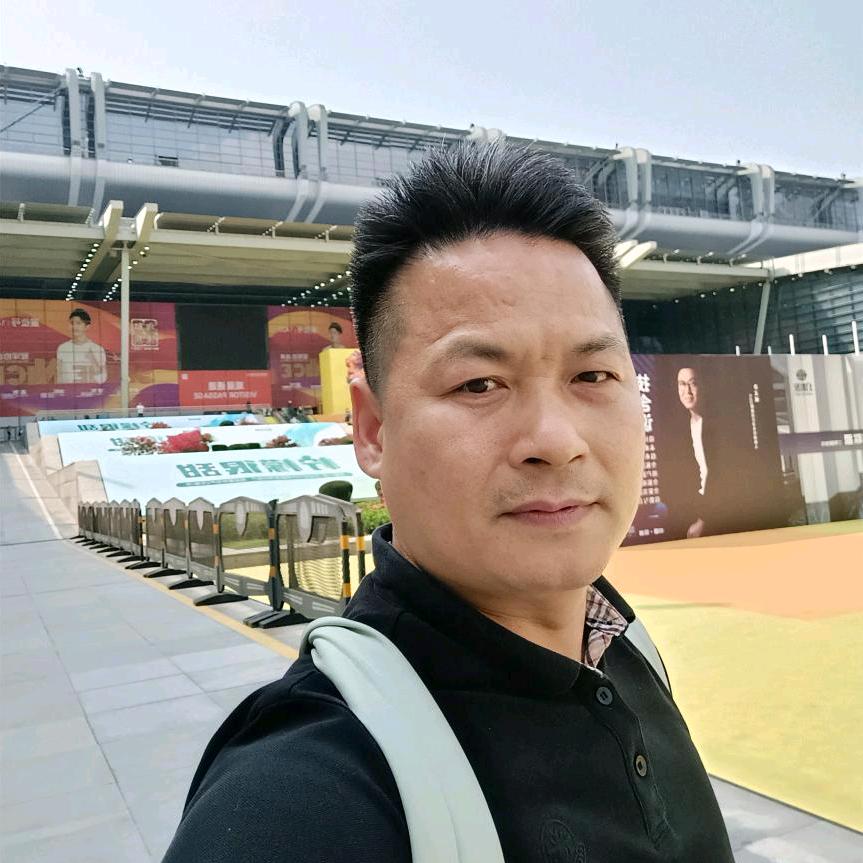 贵港窗帘安装——阿伟