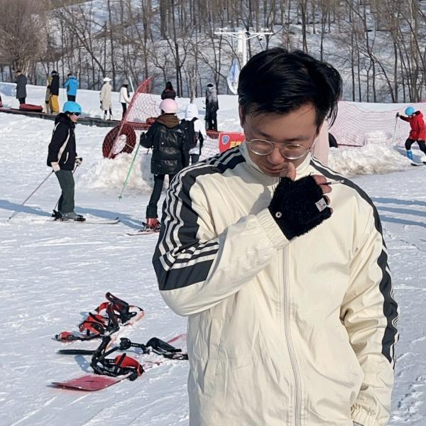 伊犁见微新媒体