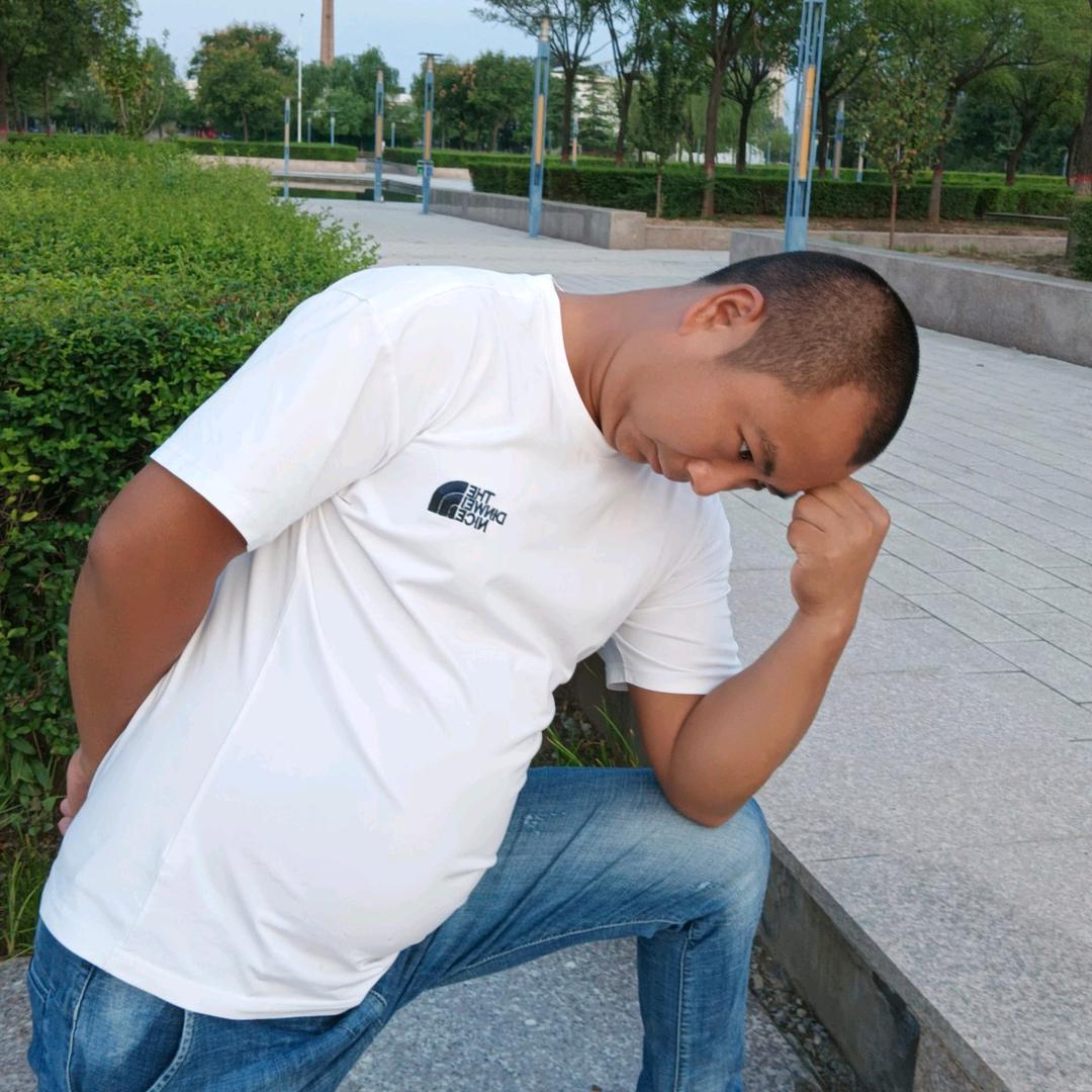 博爱小伙