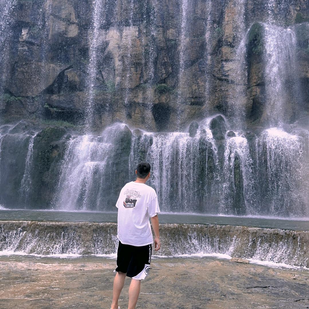 仙桃市胡震酒吧服务店(个体工商户)