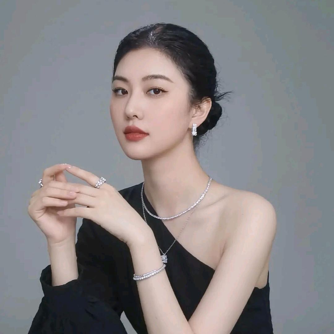 💰九儿头像
