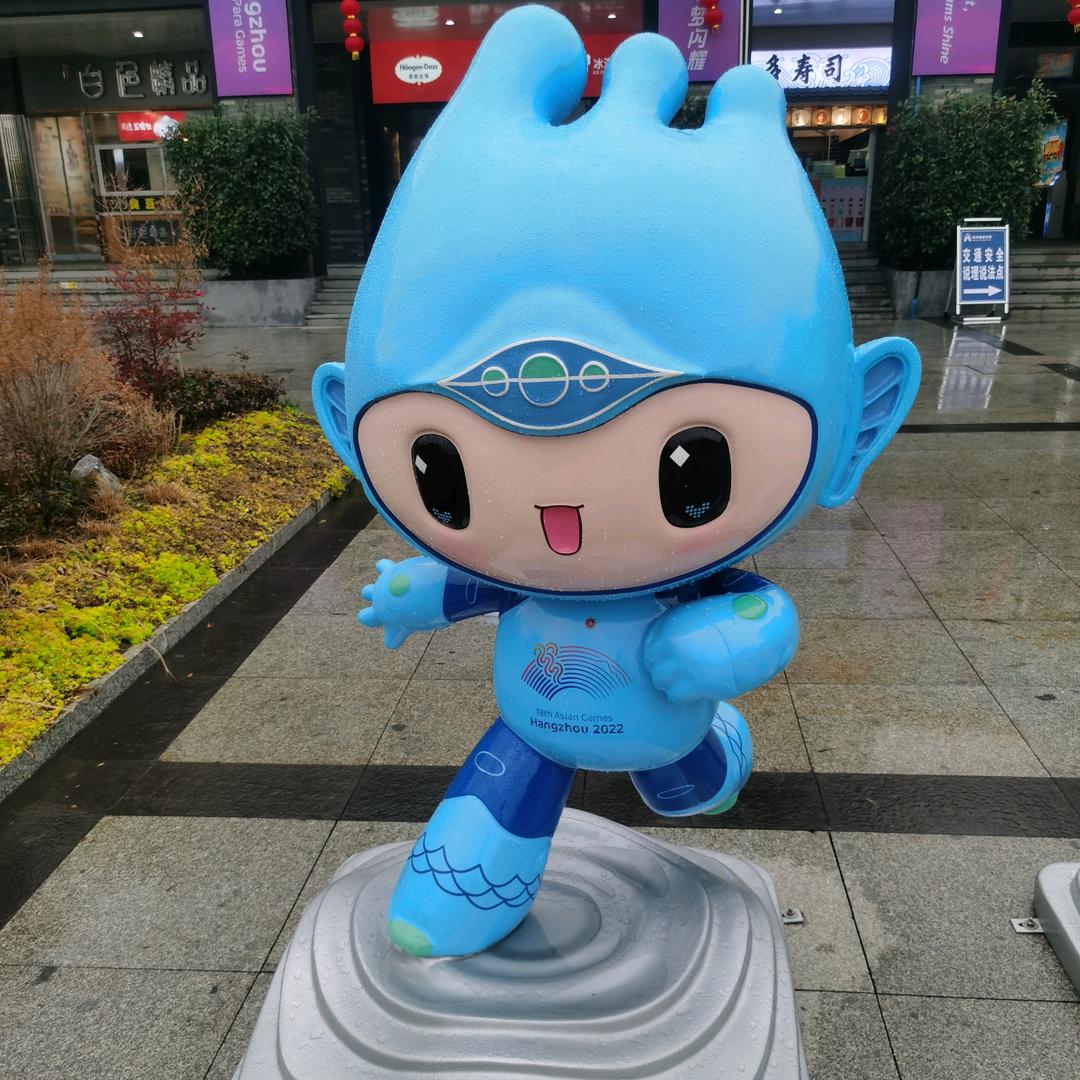本是后山人，偶座前堂客