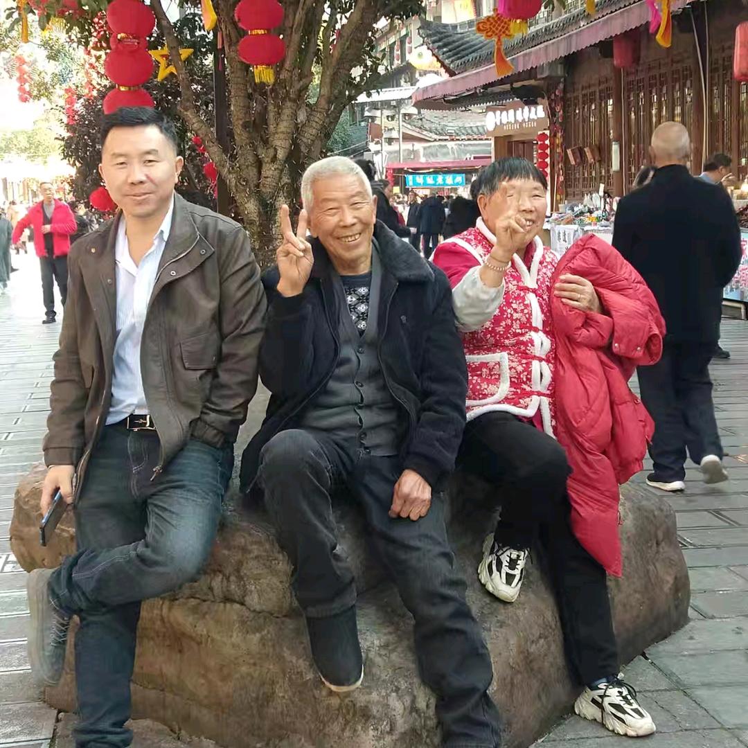 🚬🚬沧桑大叔