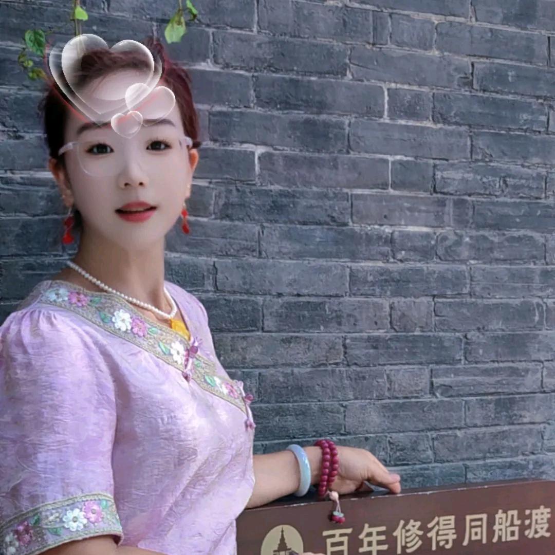 婕，优雅。