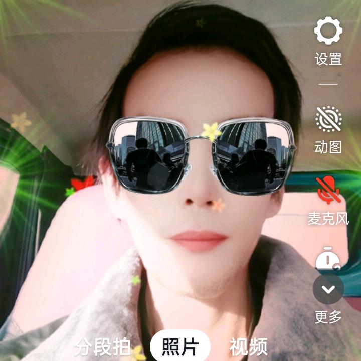 ，刘龙辉家住杭州市余杭区海兰小区专修挖机