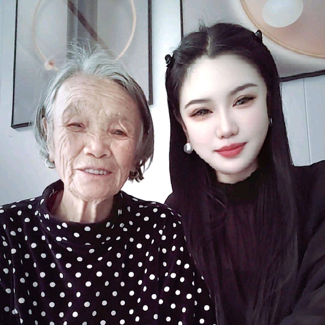 峰丽棠市场部长：刘妞
