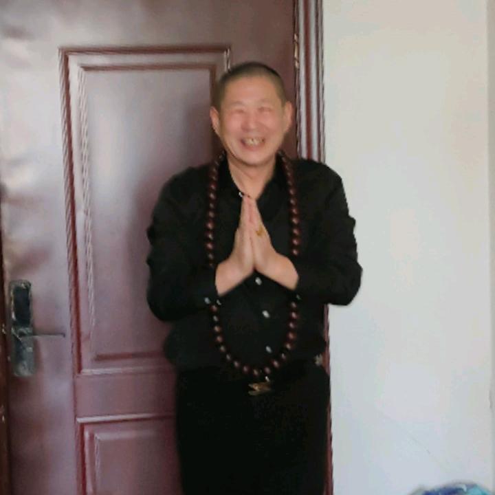 快乐的单身哥。