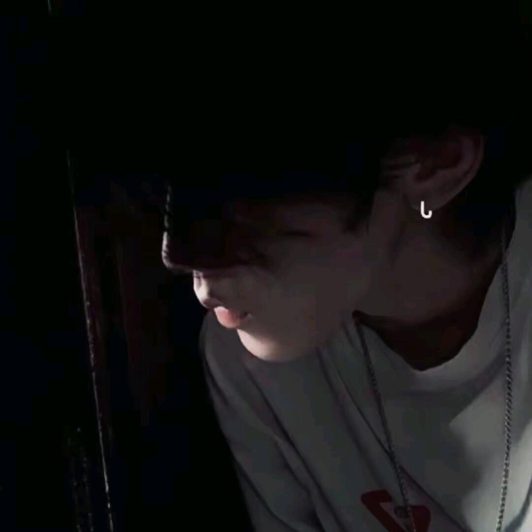 😈