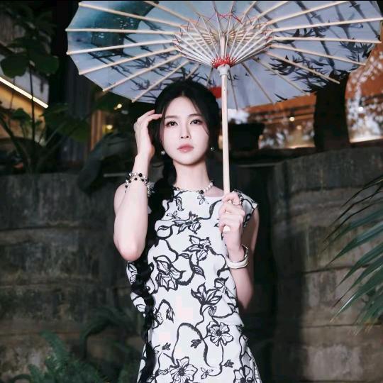 溶溶高定女装