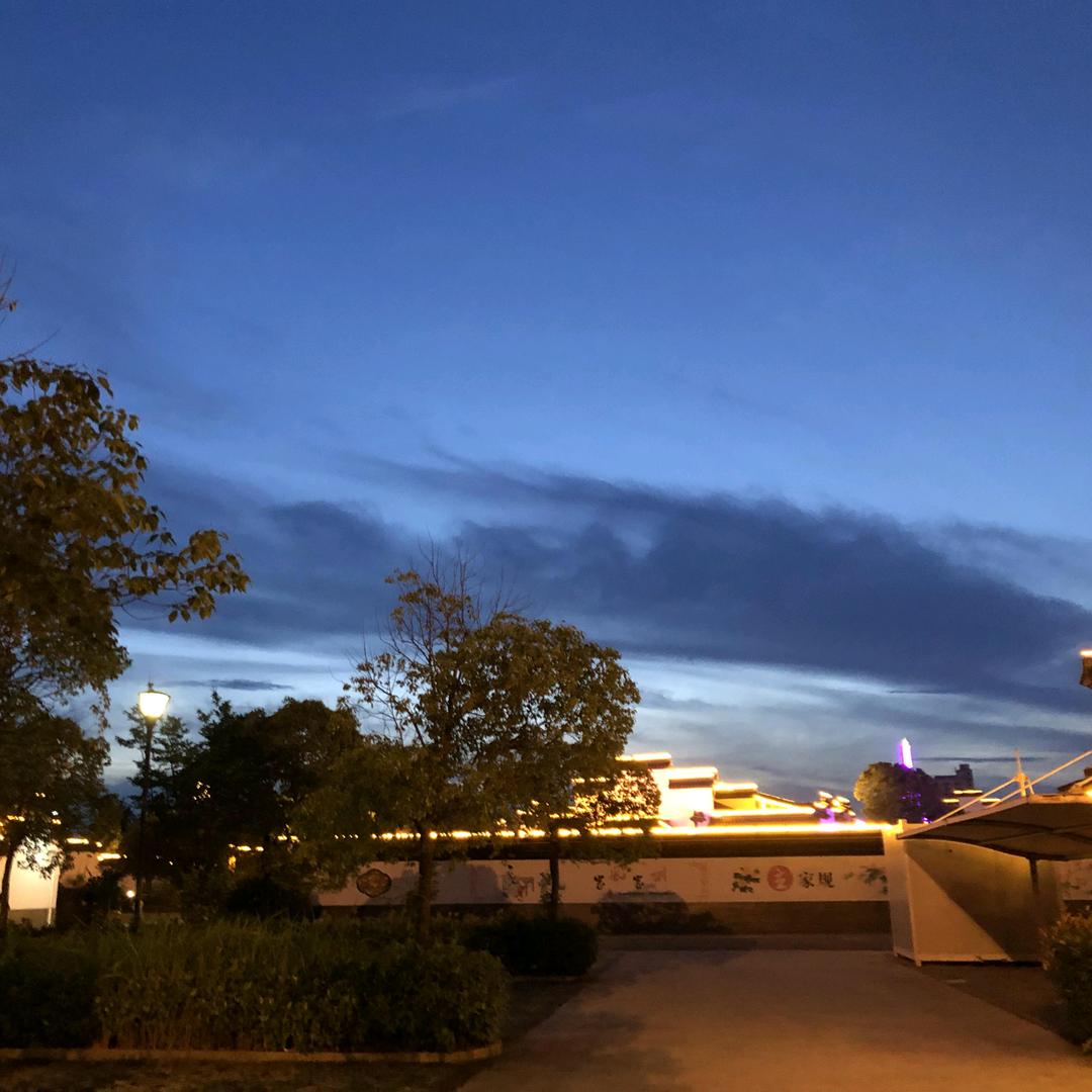 ～🐲এ⁵²⁰爱穿西装的男生