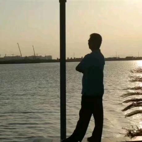 高冷   🐷   大叔