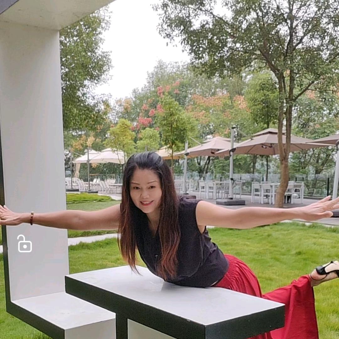 张家界壹空间的牛排姐姐