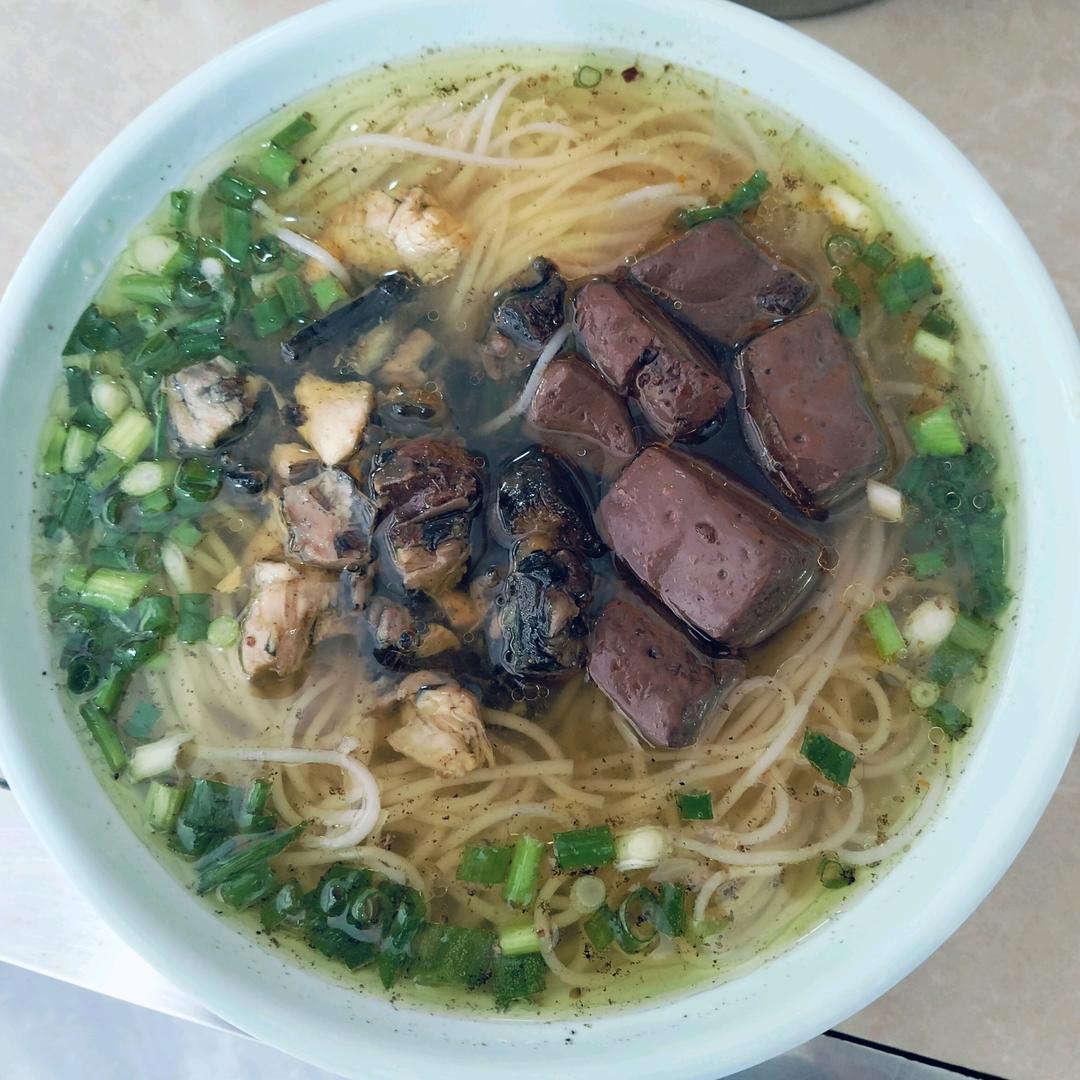 老张家鸡肉米线（双江店）