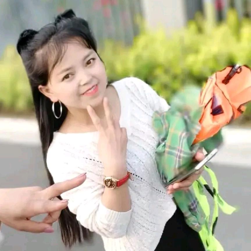摆摊小妹