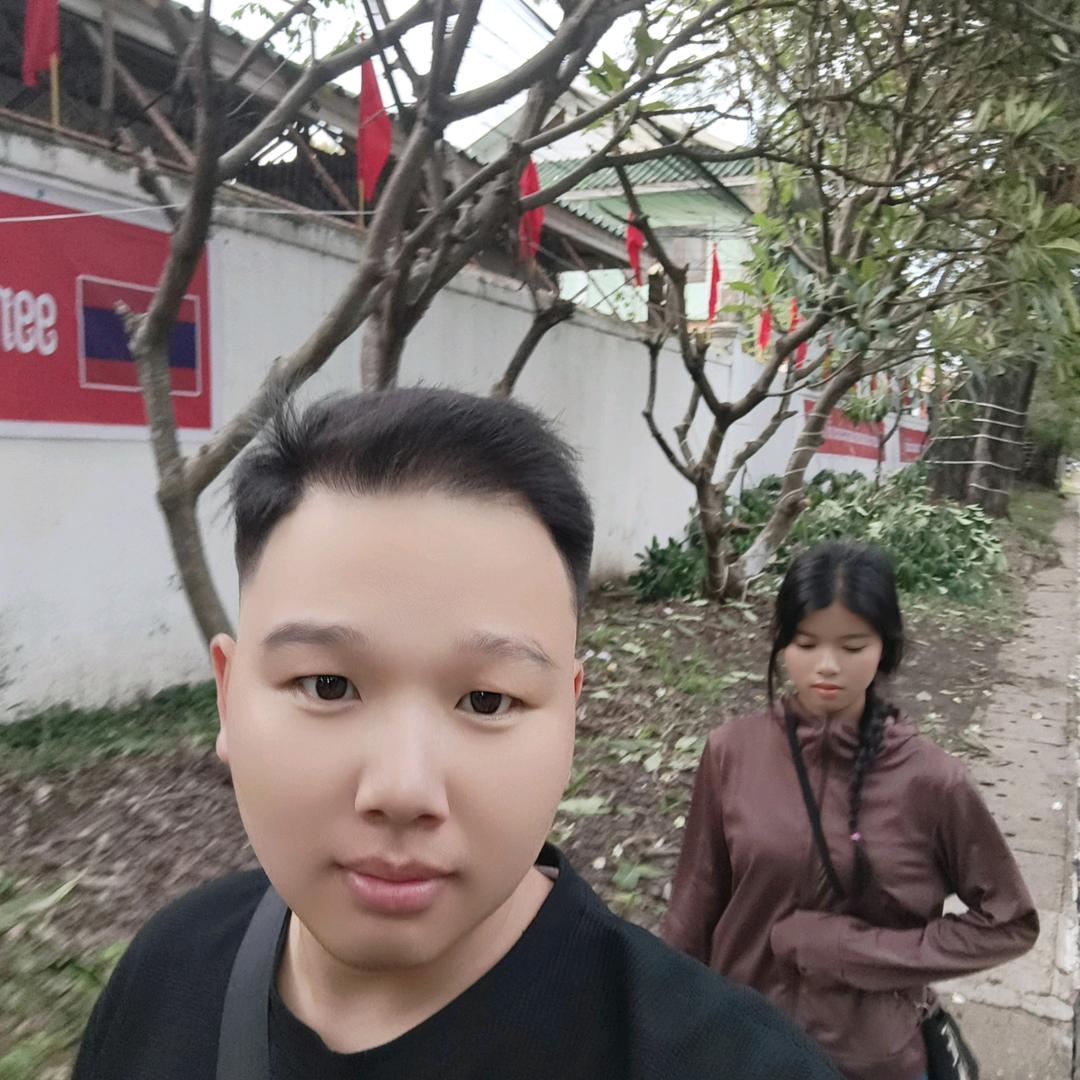 小聪和老挝伊一