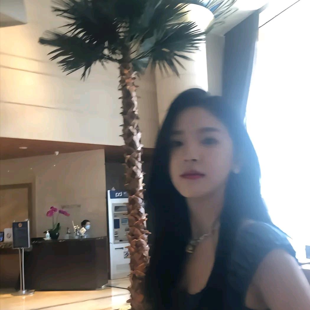 忧郁总裁兜不住屎被护工吊打