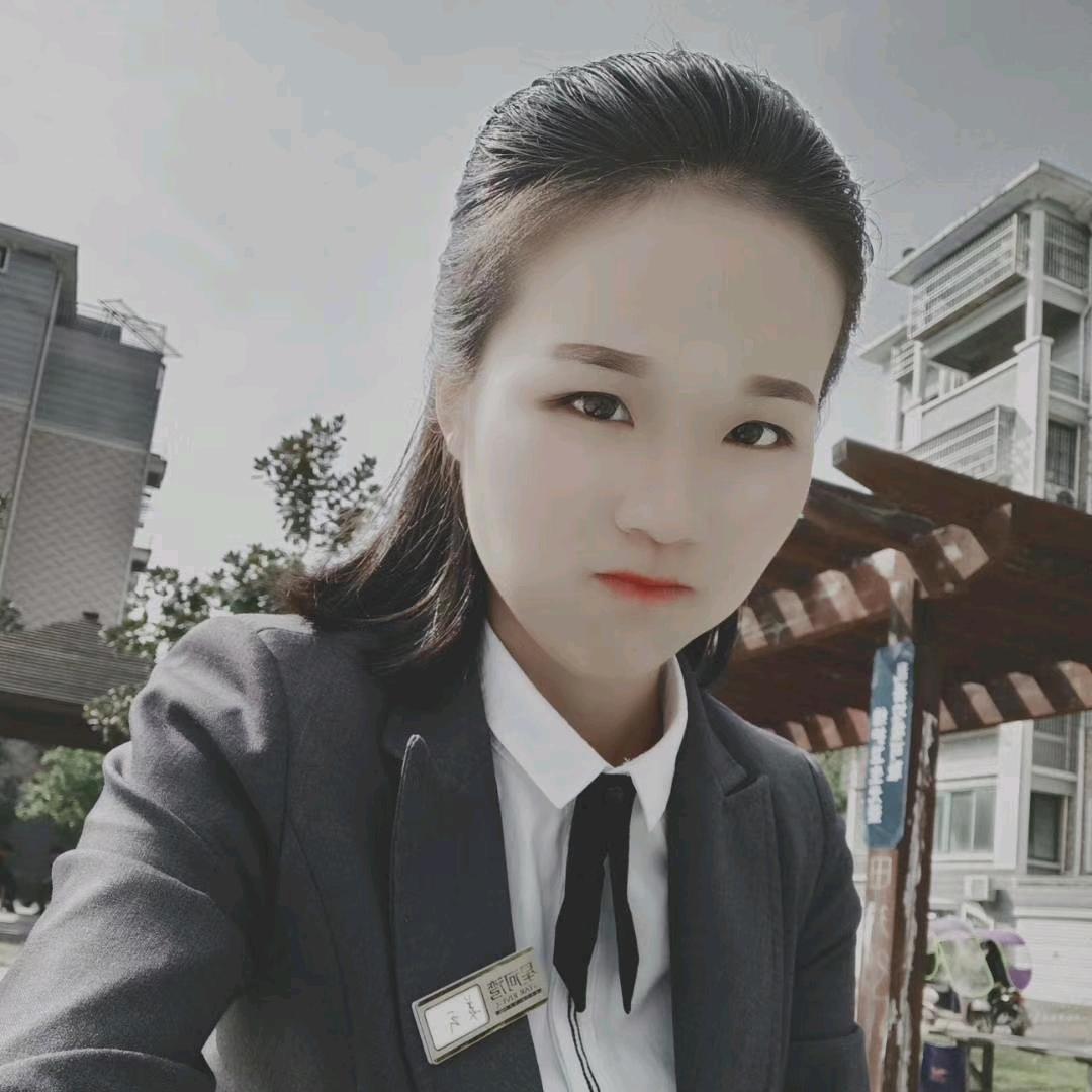 小虎牙为生活而努力