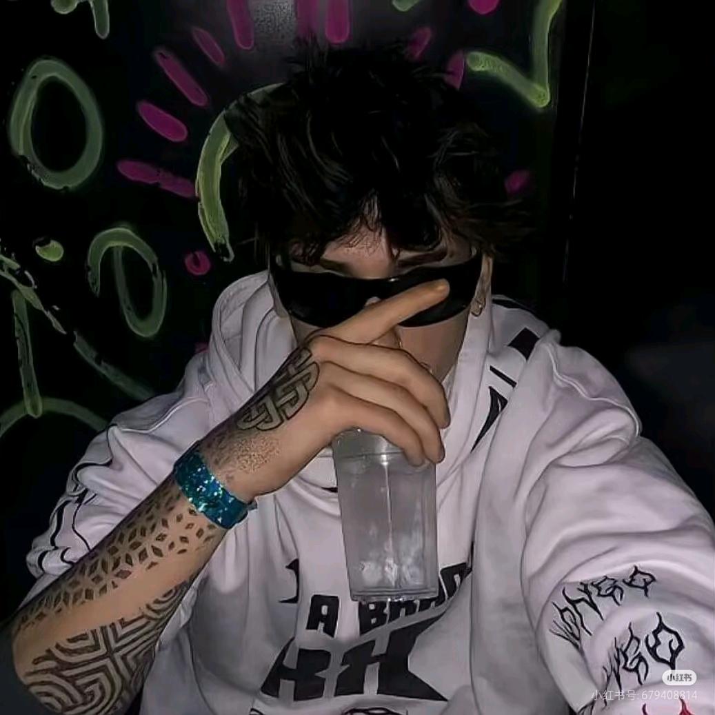 小卷毛渣渣辉