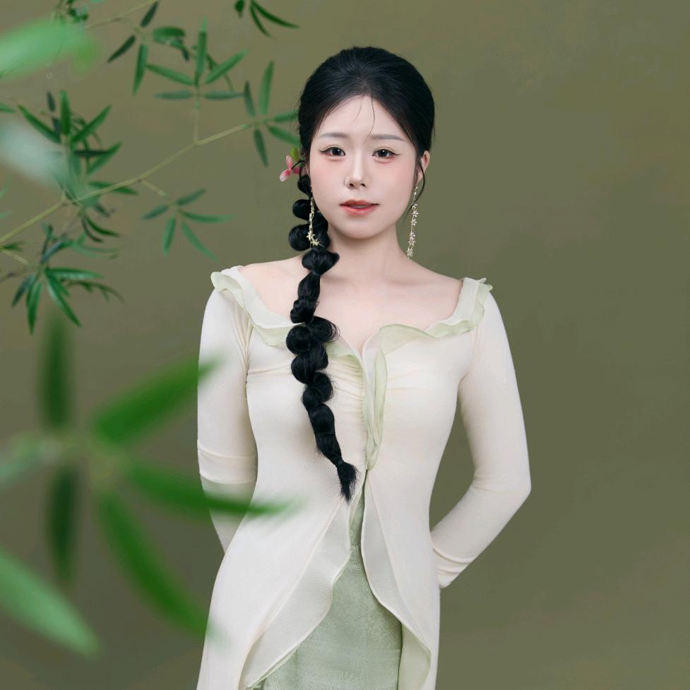 依依