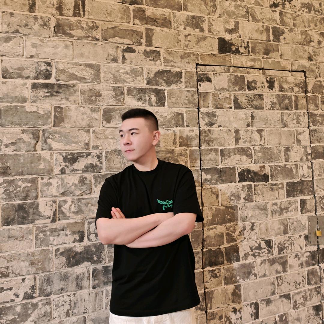 寸头明明.