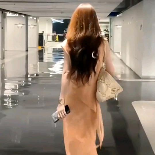 Miss.林（穿搭同款在橱窗里）
