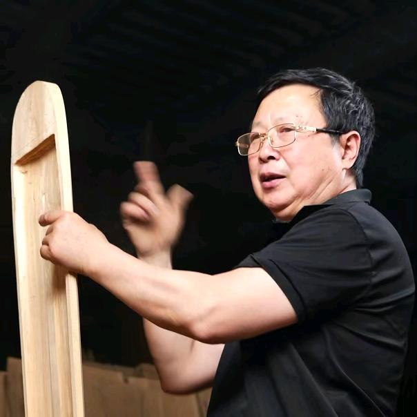 蜀山琴匠张以秋