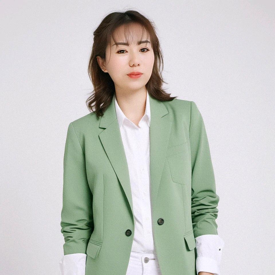 在图市开小碗菜的兰子
