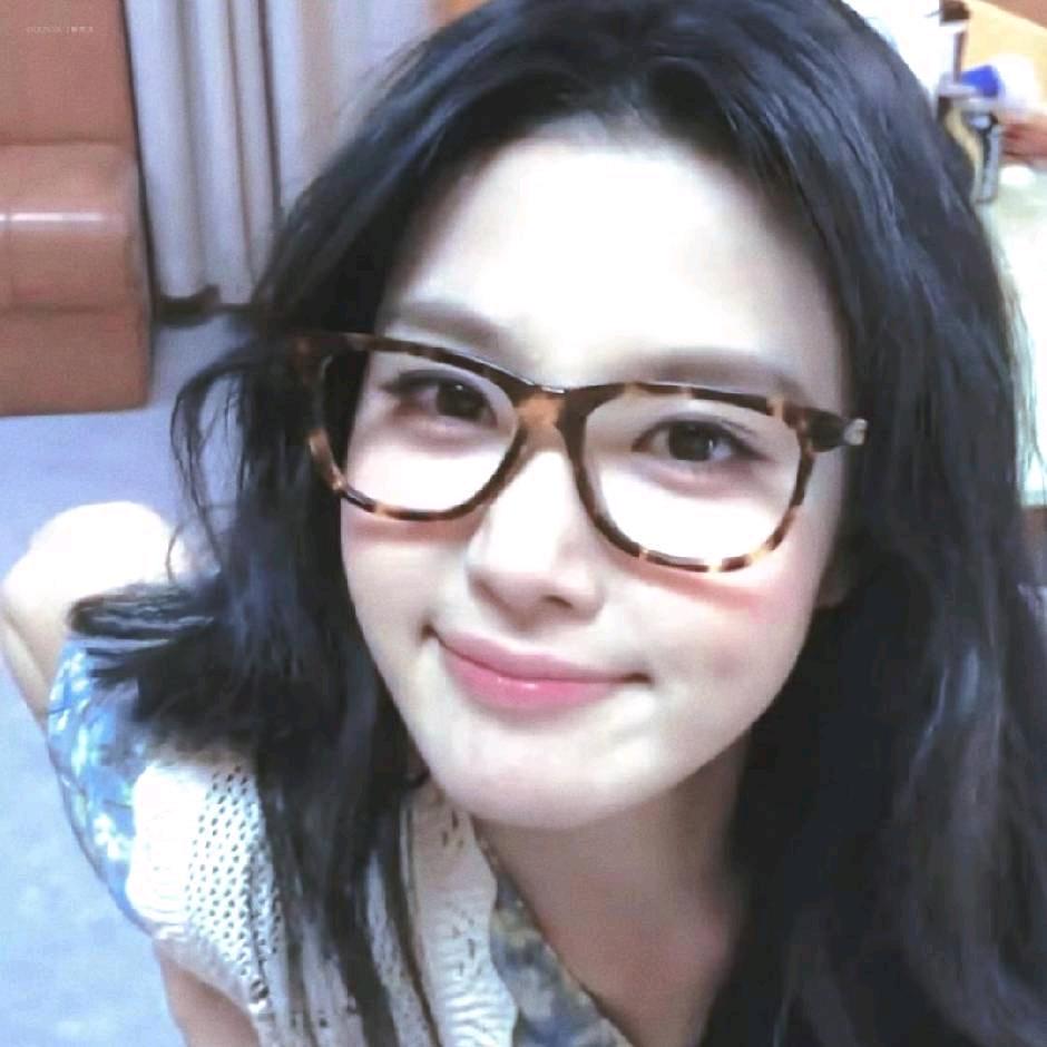 吃太饱了休息一下