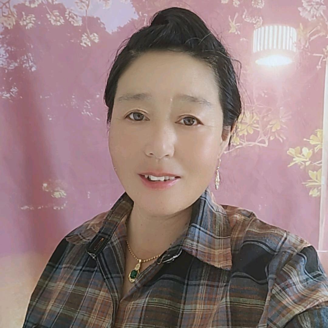 龙艳爱对口型唱歌