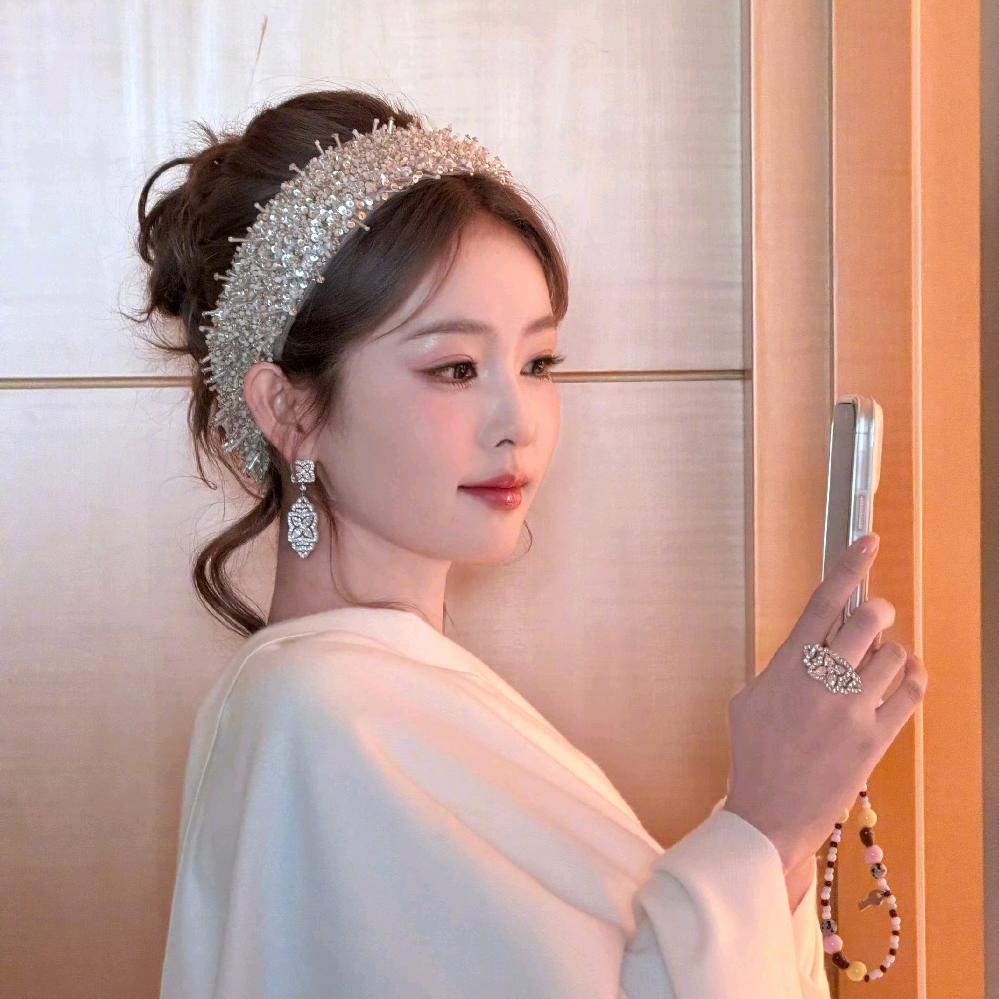 爱吃又菜的小女孩