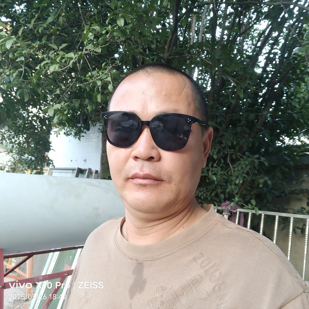 青衫落拓