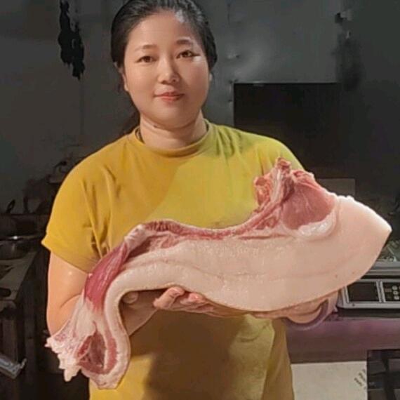 何氏乡村土猪肉专卖店