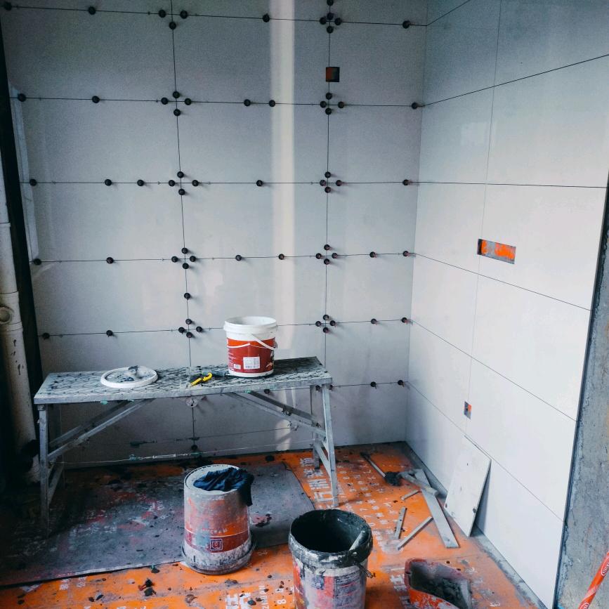 @梧州贴砖瓦工～小覃