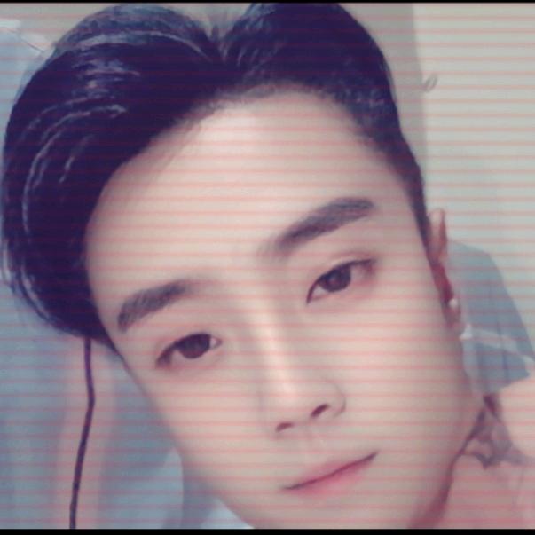 某  人