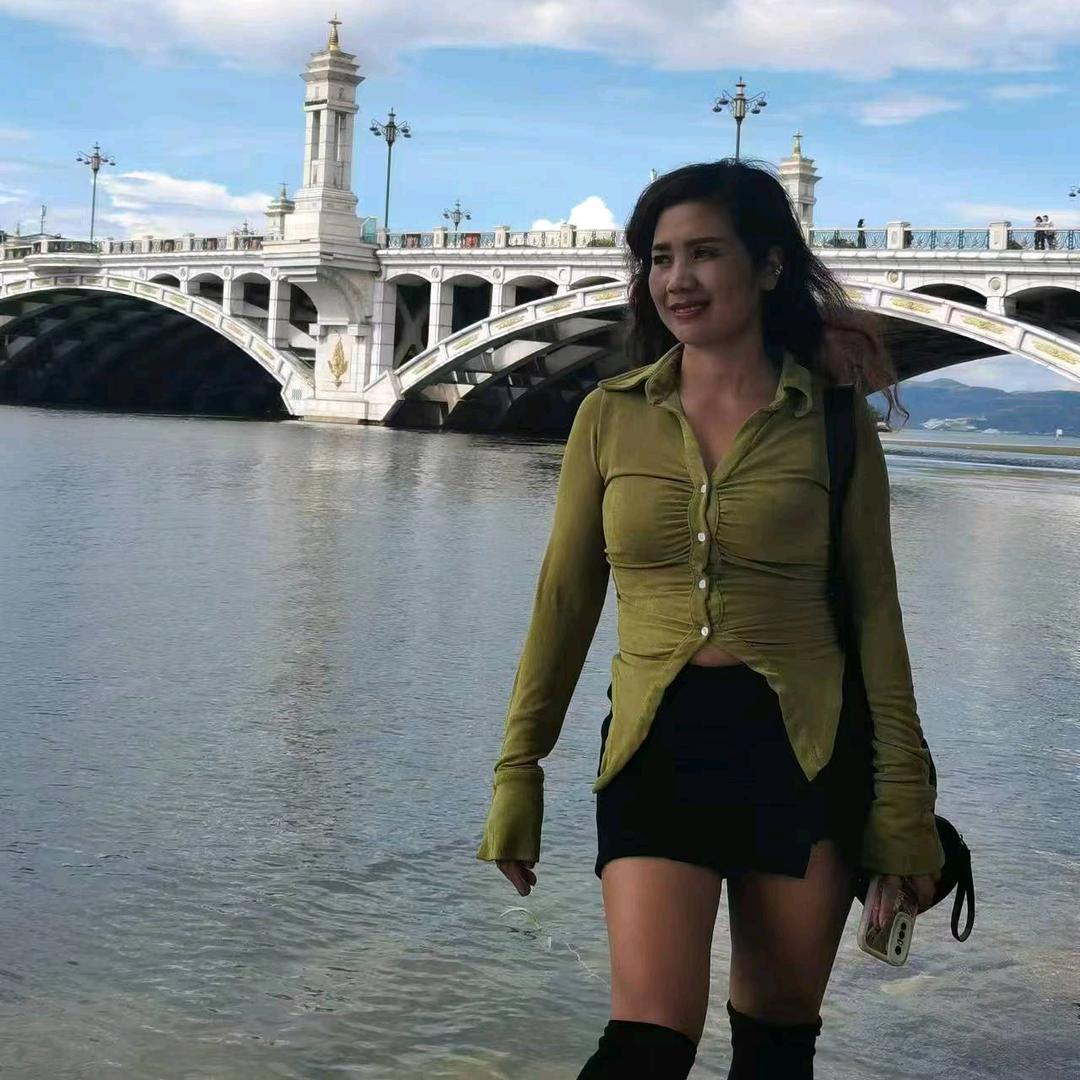 杨洋.
