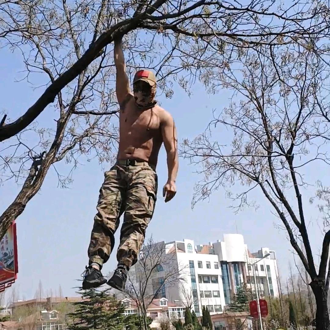 斜杠青年🇨🇳老兵「职业按摩师」