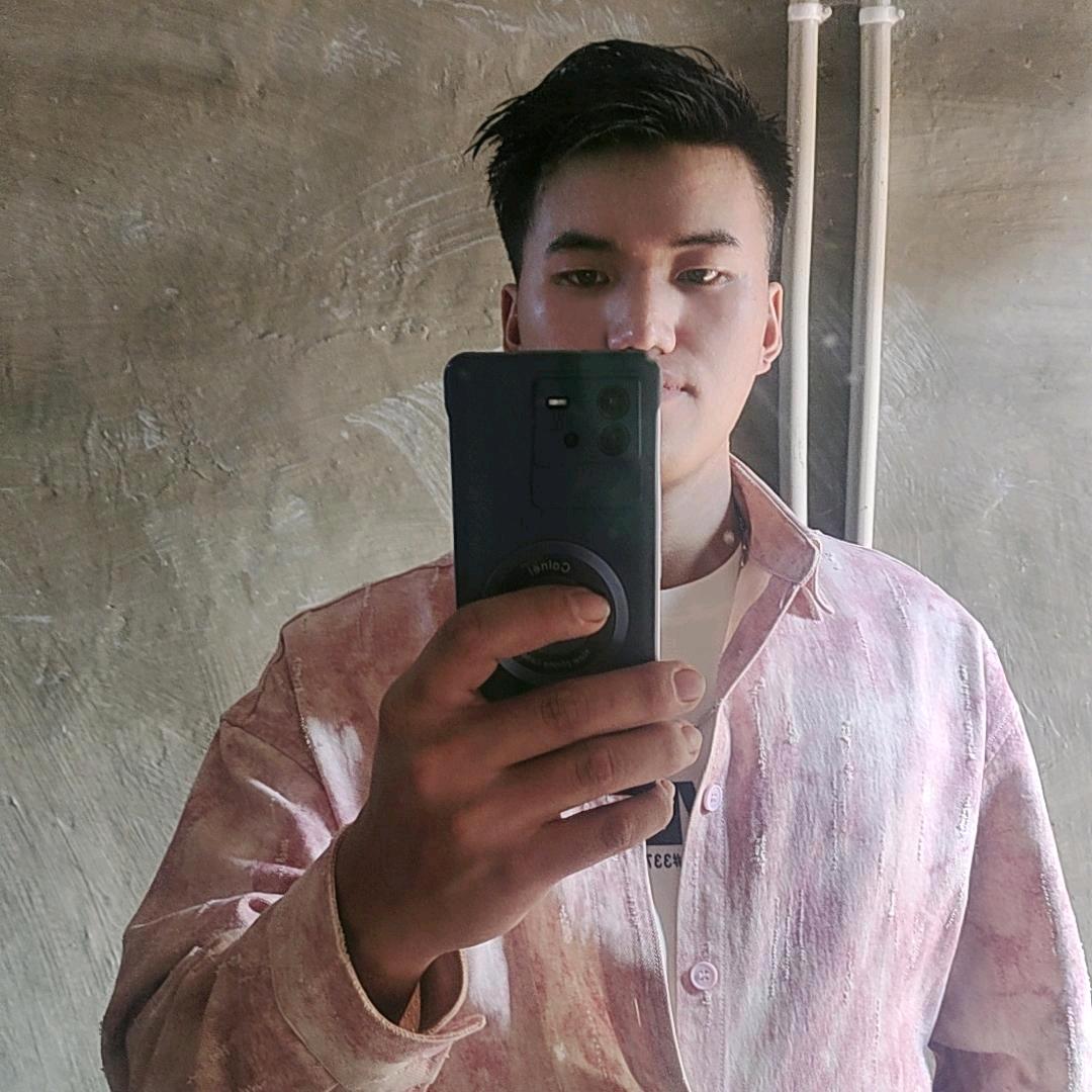 山咔咔小糖哥💭